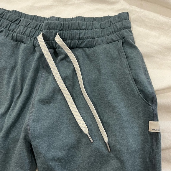 Vuori Women's Jogger Pants - Picture 9 of 9